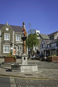 Lancaster Square & The Statue of Llewelyn image 1